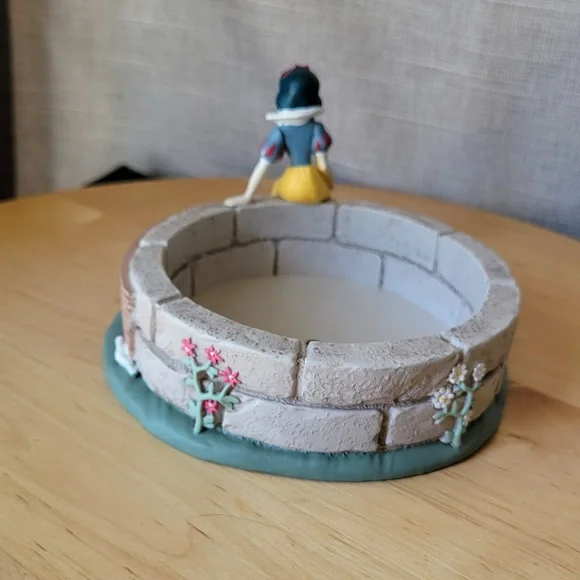 NWT Disney Parks 2023 Epcot Flower Garden Festival Snow White Succulent Planter - Picture 5 of 16